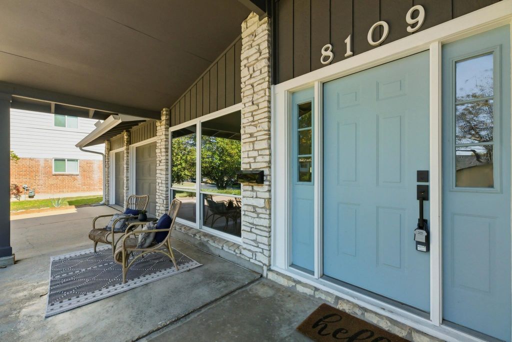 Photo of 8109 Ripplewood DR, Austin, TX 78757 (MLS # 8331554)