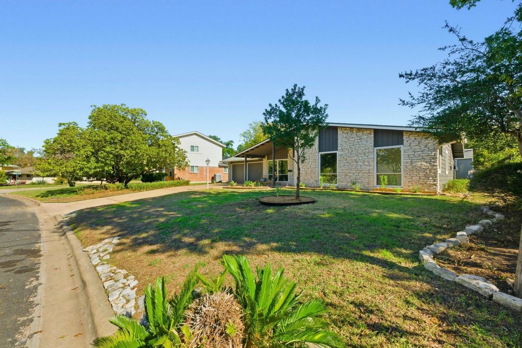 Photo of 8109 Ripplewood DR, Austin, TX 78757 (MLS # 8331554)