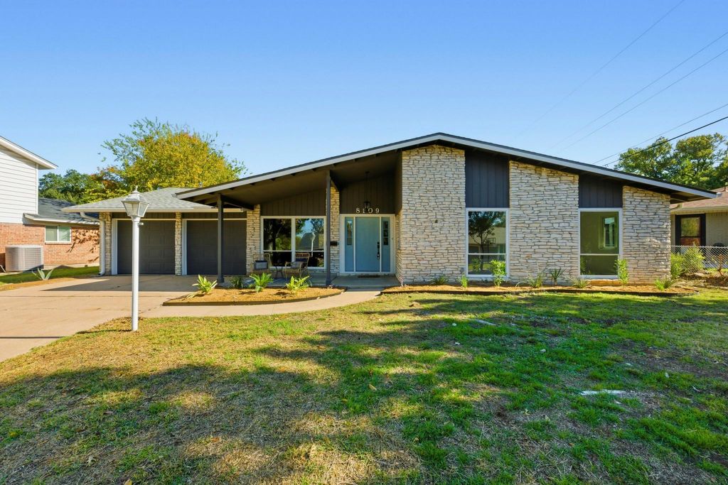 Photo of 8109 Ripplewood DR, Austin, TX 78757 (MLS # 8331554)