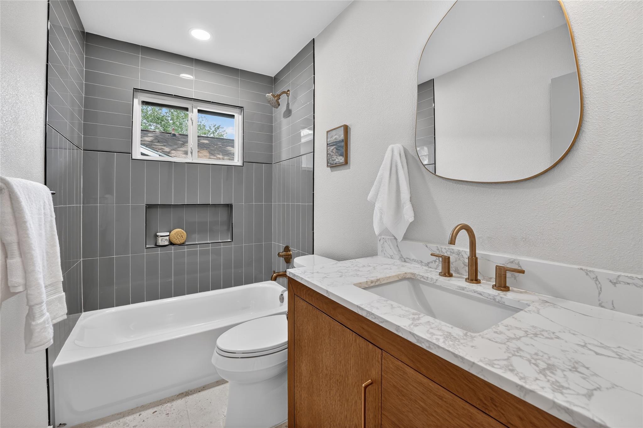 2412 Aldford DR