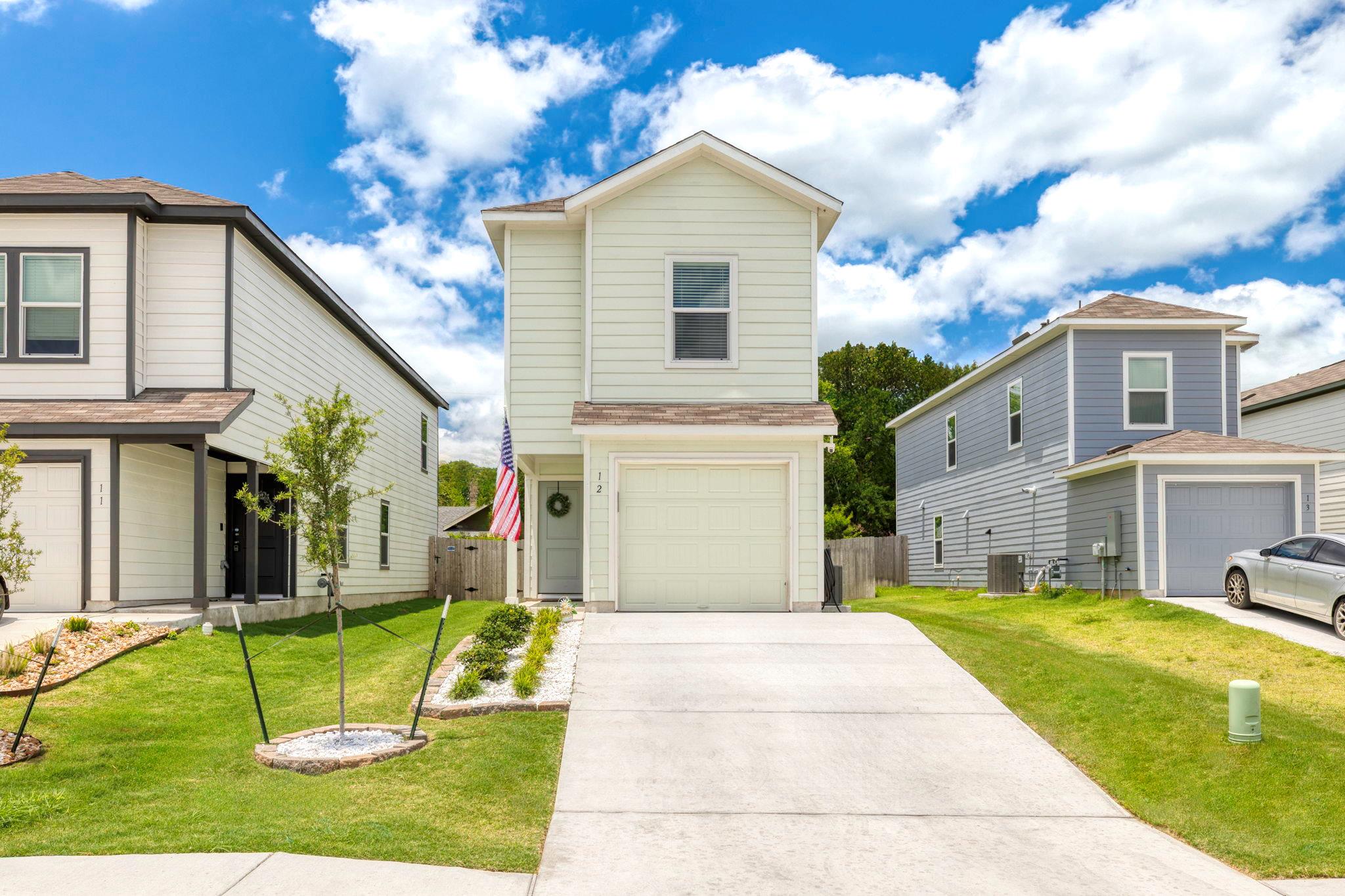 12 Trinity CIR