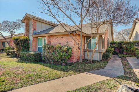 Photo of 11112 #B Parkfield DR, Austin, TX 78758 (MLS # 6672471)