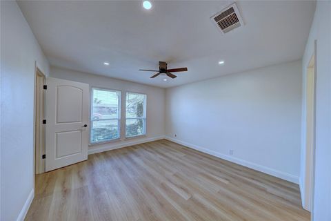 Tiny photo for 11112 #B Parkfield DR, Austin, TX 78758 (MLS # 6672471)