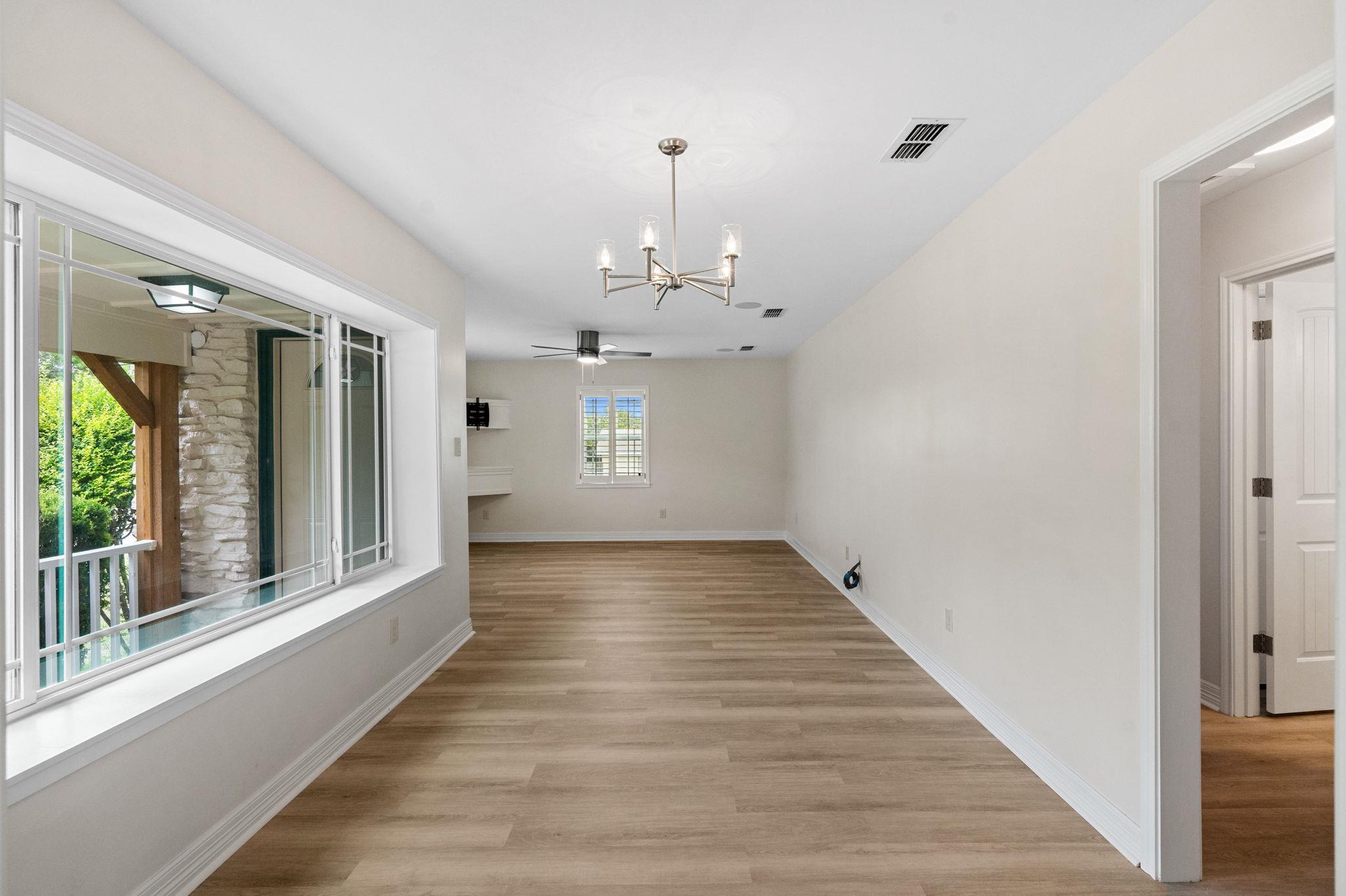 305 Fairlane DR