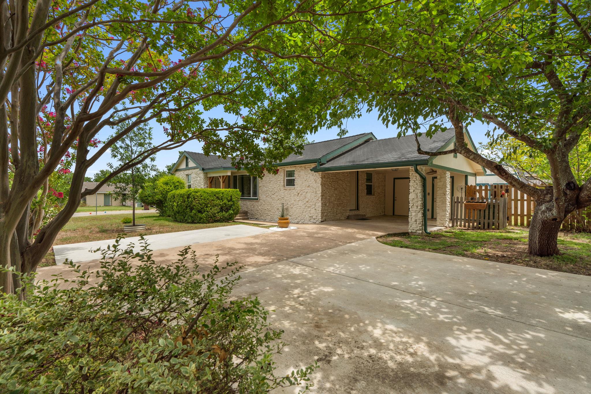 305 Fairlane DR