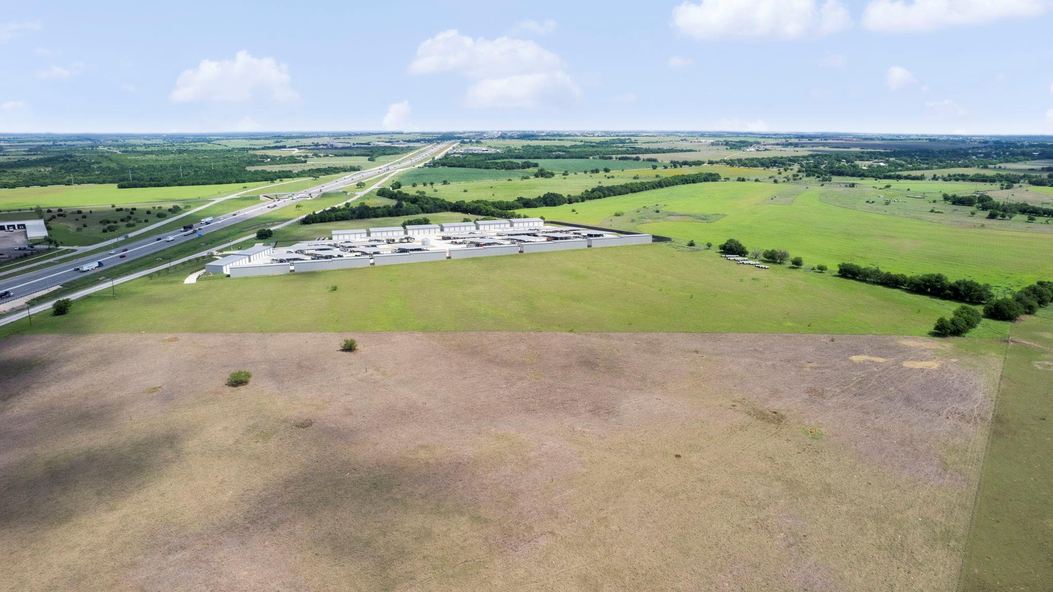 6100 N Interstate 35 - 7 Acres