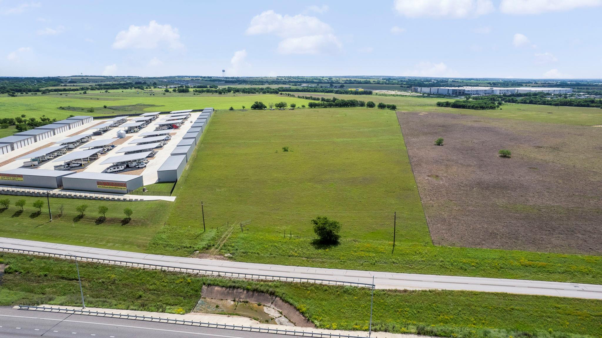 6100 N Interstate 35 - 7 Acres