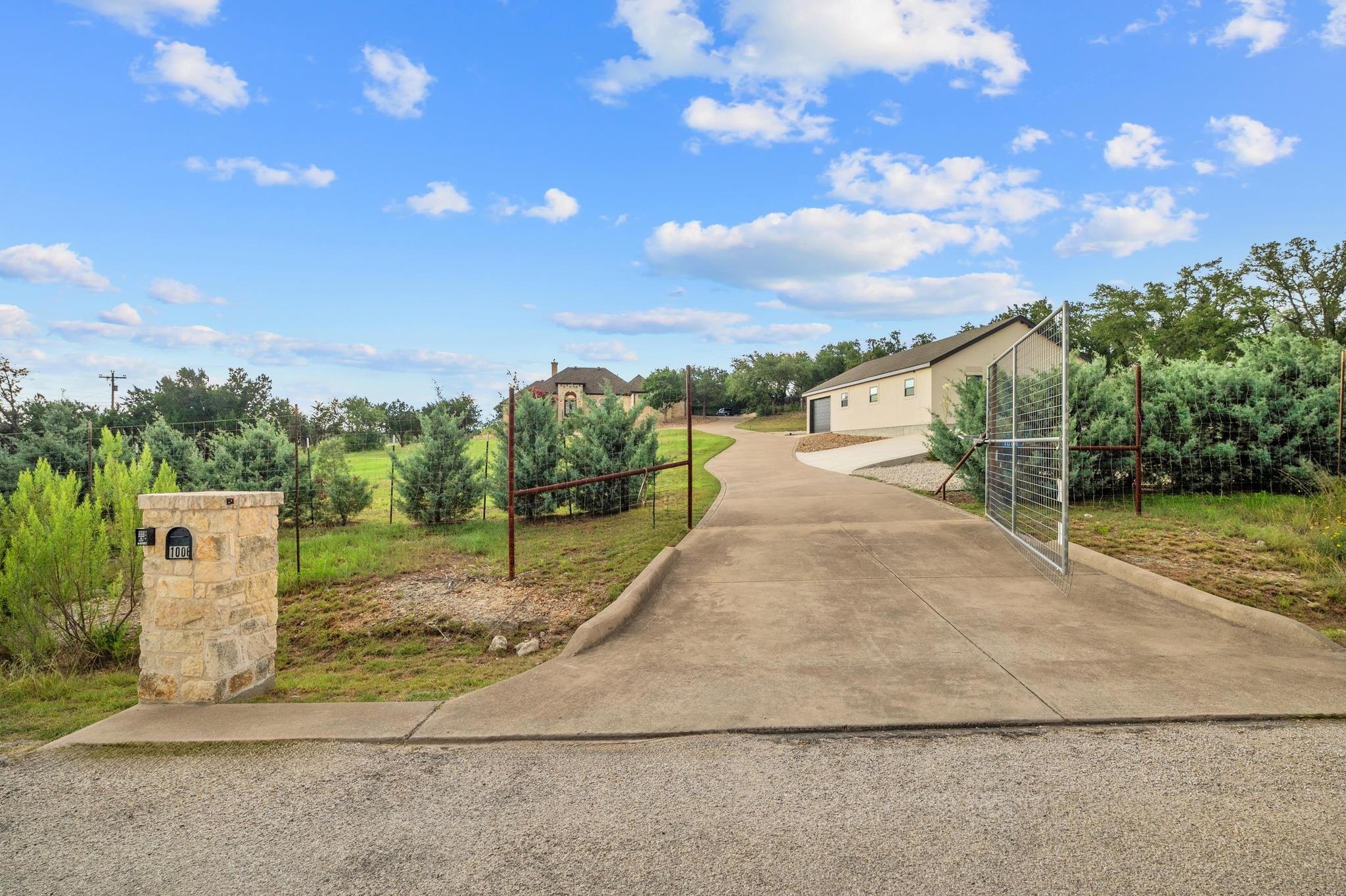 1006 Foothills DR