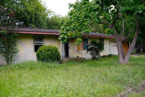 626 E Wallace ST Gonzales TX 78629