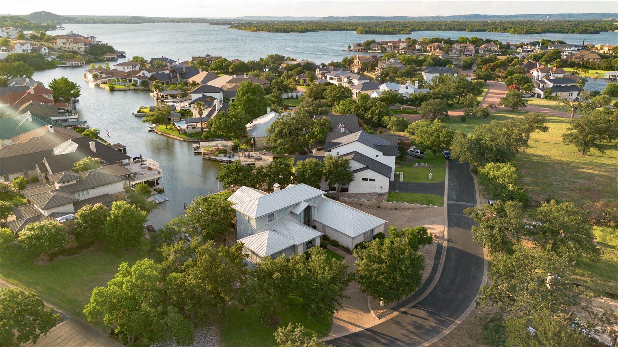 3000 Driftwood LN