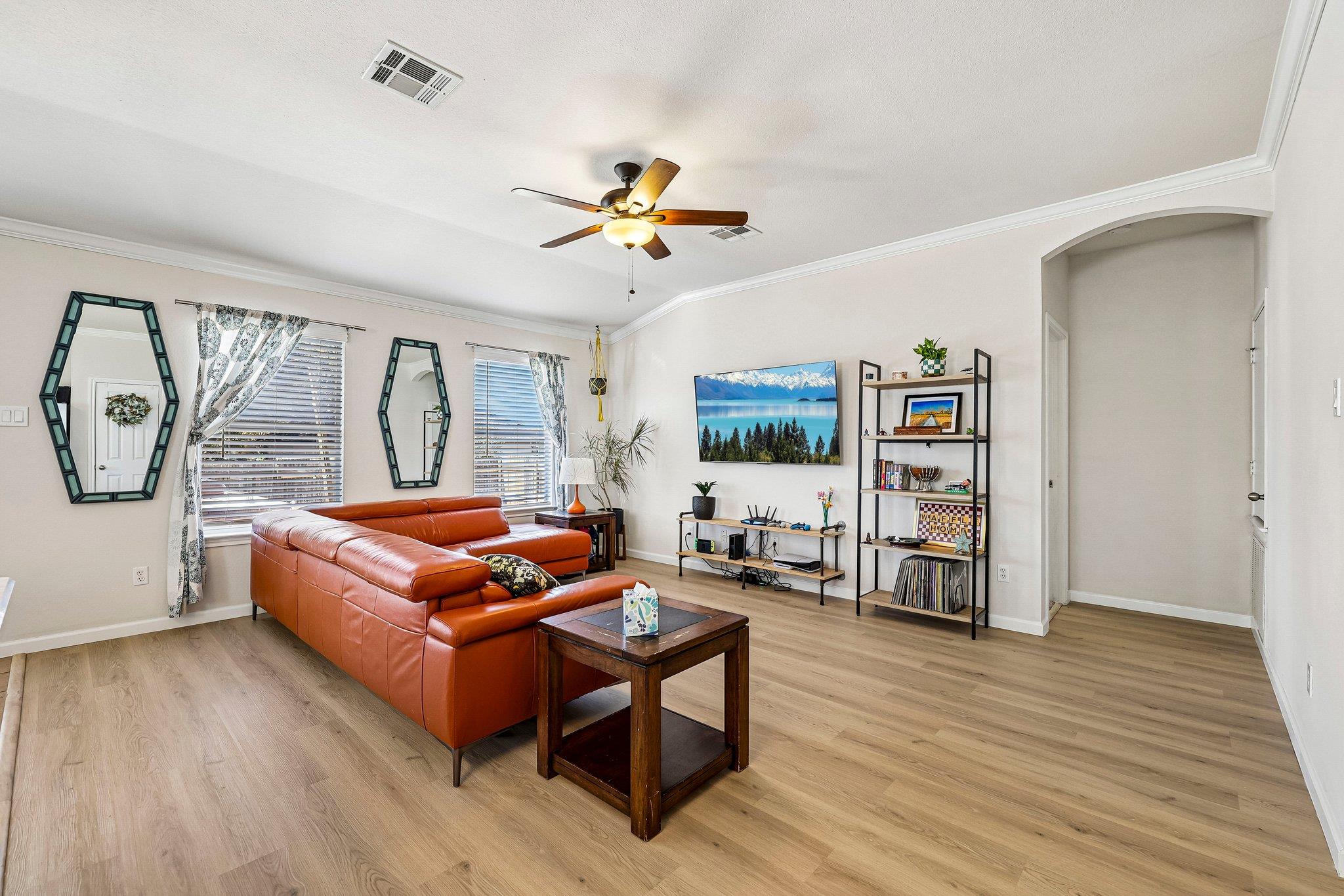 611 Decker DR