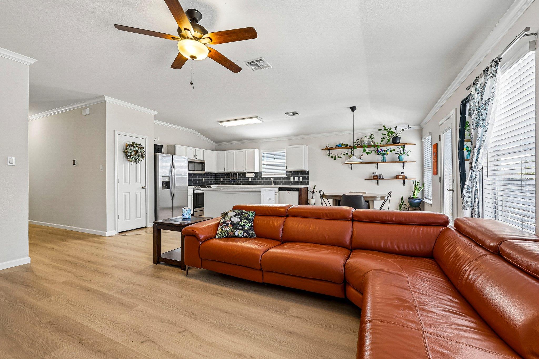 611 Decker DR