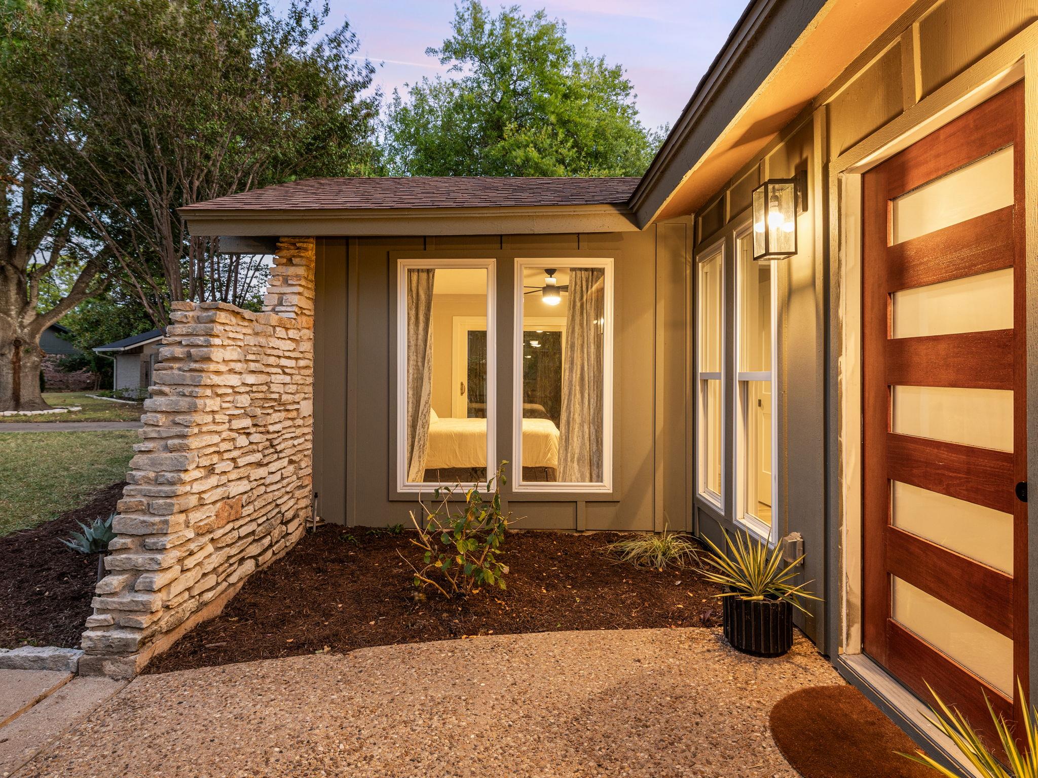 2401 Apple Valley CIR