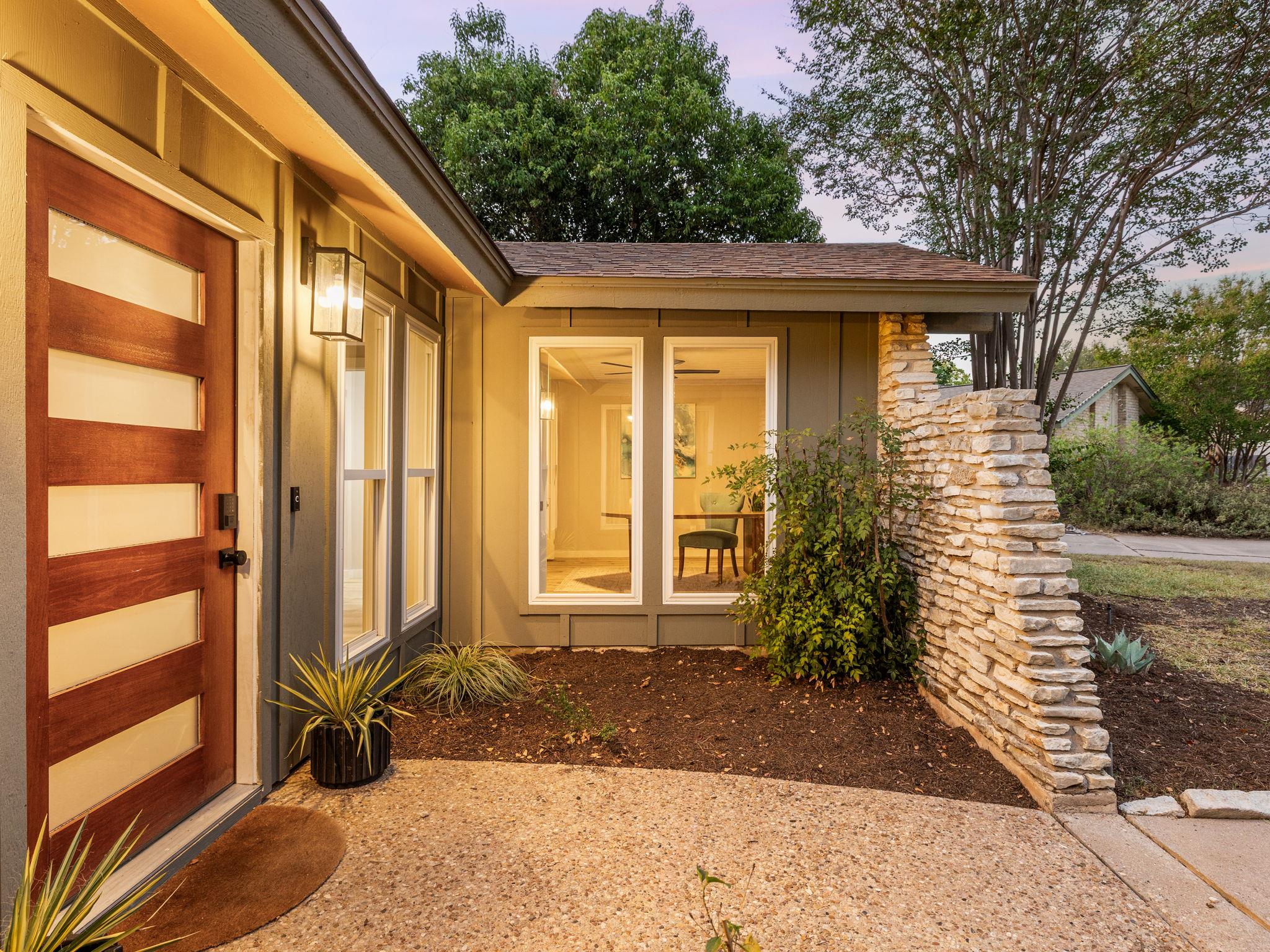 2401 Apple Valley CIR