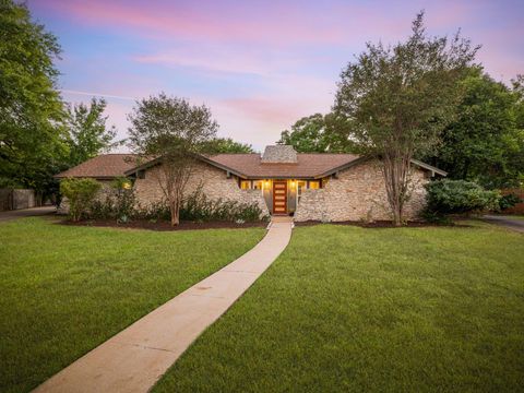Photo of 2401 Apple Valley CIR, Austin, TX 78747 (MLS # 4844473)