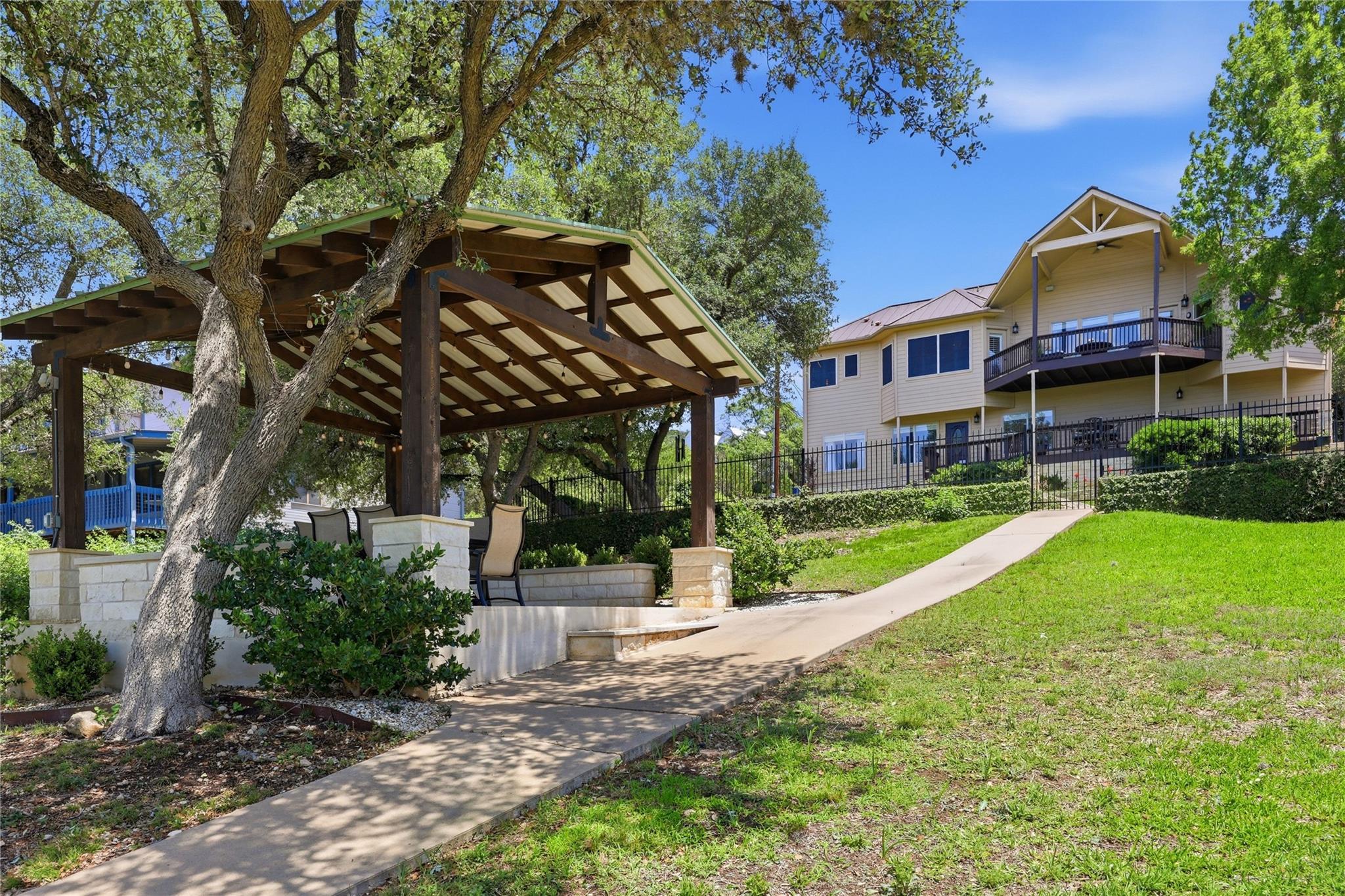 10802 Beach RD