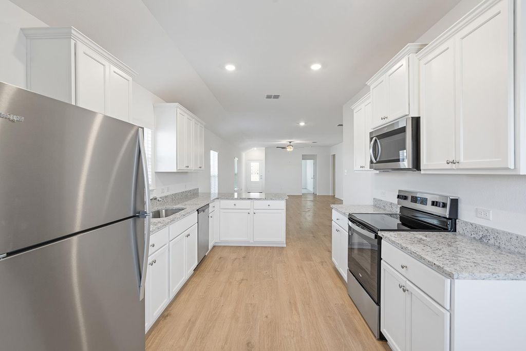 Photo of 112 Wirepass CRST, Jarrell, TX 76537 (MLS # 2171684)