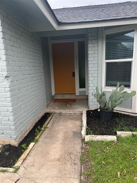 1004 Speer LN Austin TX 78745