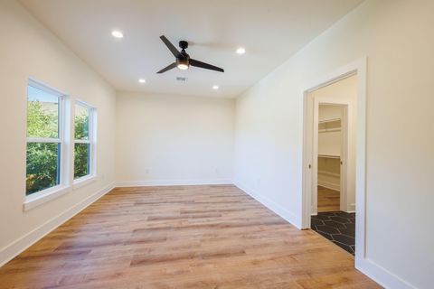 Tiny photo for 18716 W Lakeview DR, Jonestown, TX 78645 (MLS # 1302254)