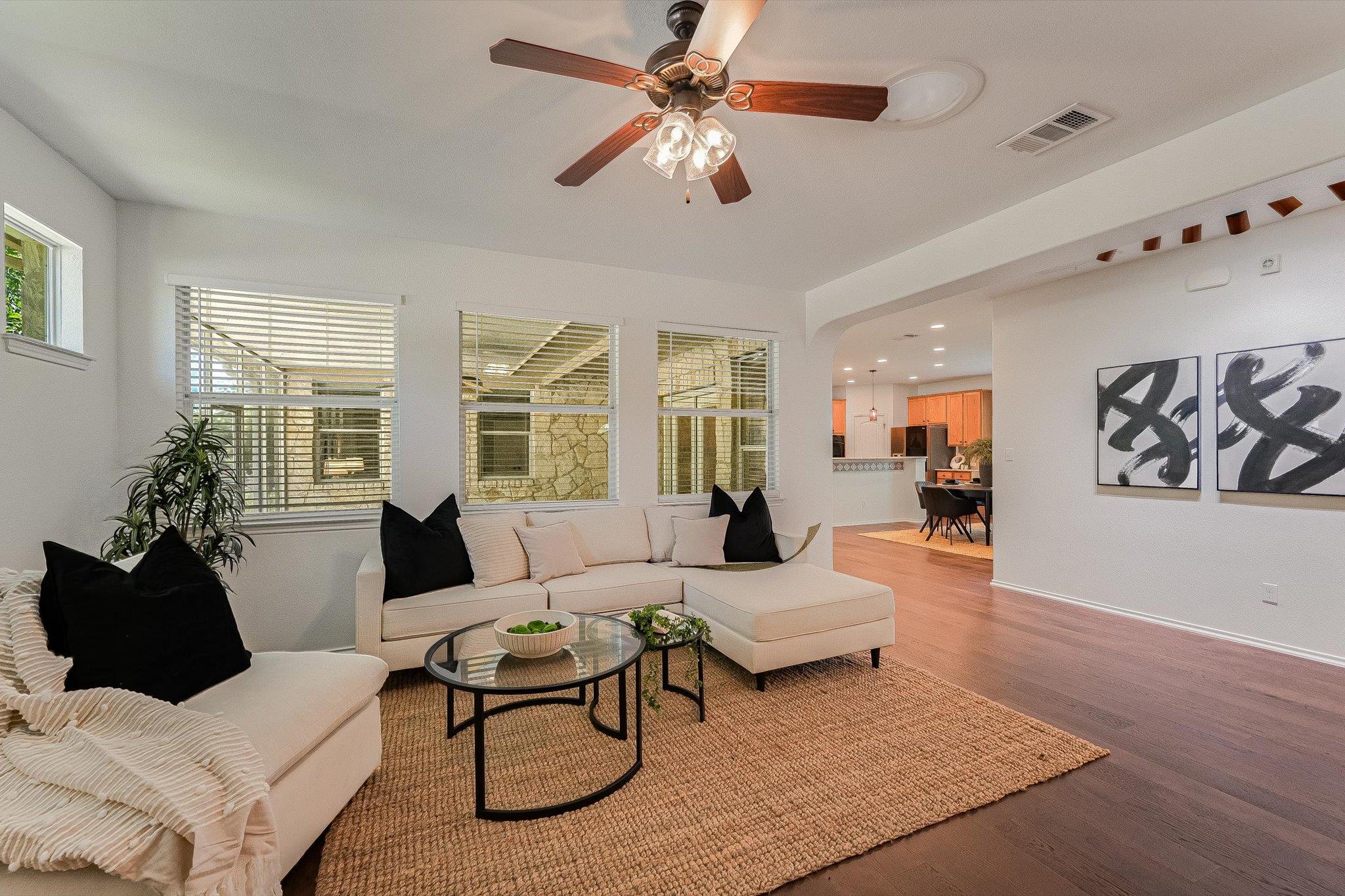 1049 Sanders