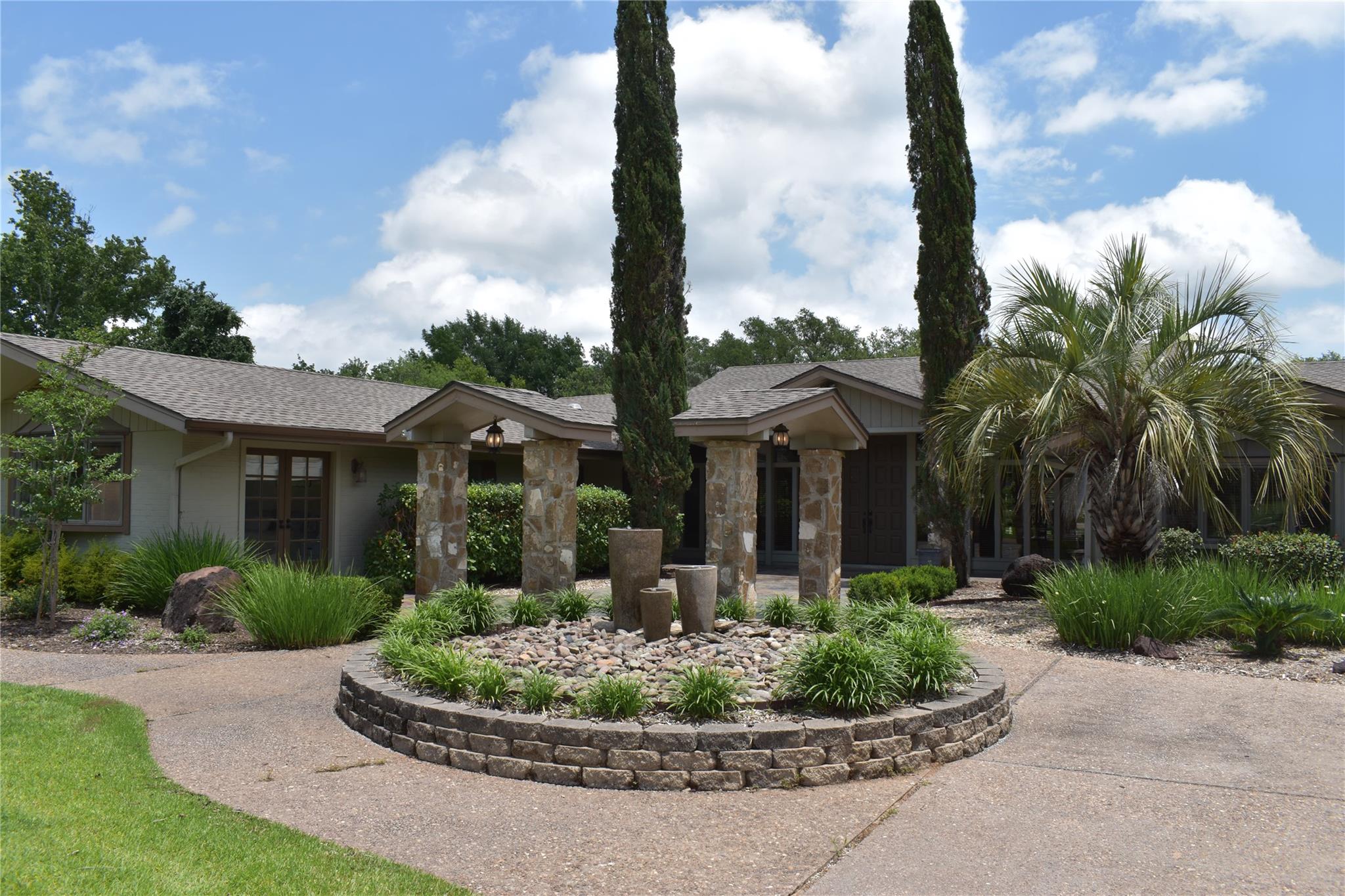 311 Oleander DR
