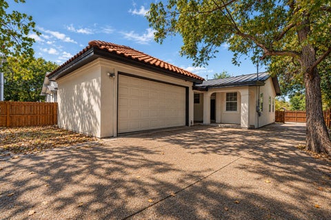 Photo of 6707 Santos ST, Austin, TX 78741 (MLS # 1426037)