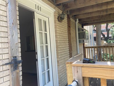 Photo of 912 E 32nd St. ST E #101, Austin, TX 78705 (MLS # 5147238)