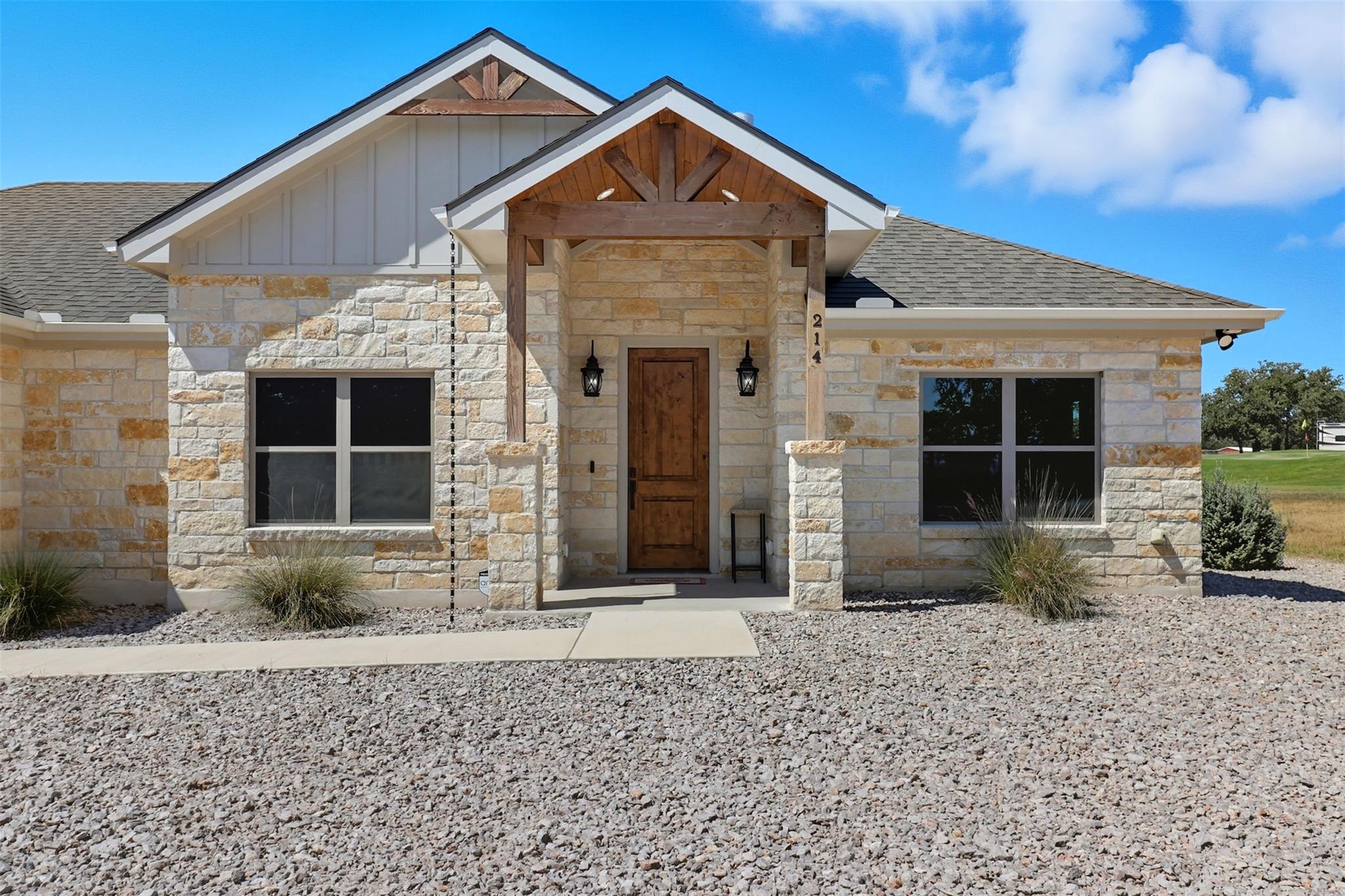 214 Oak Grove PKWY