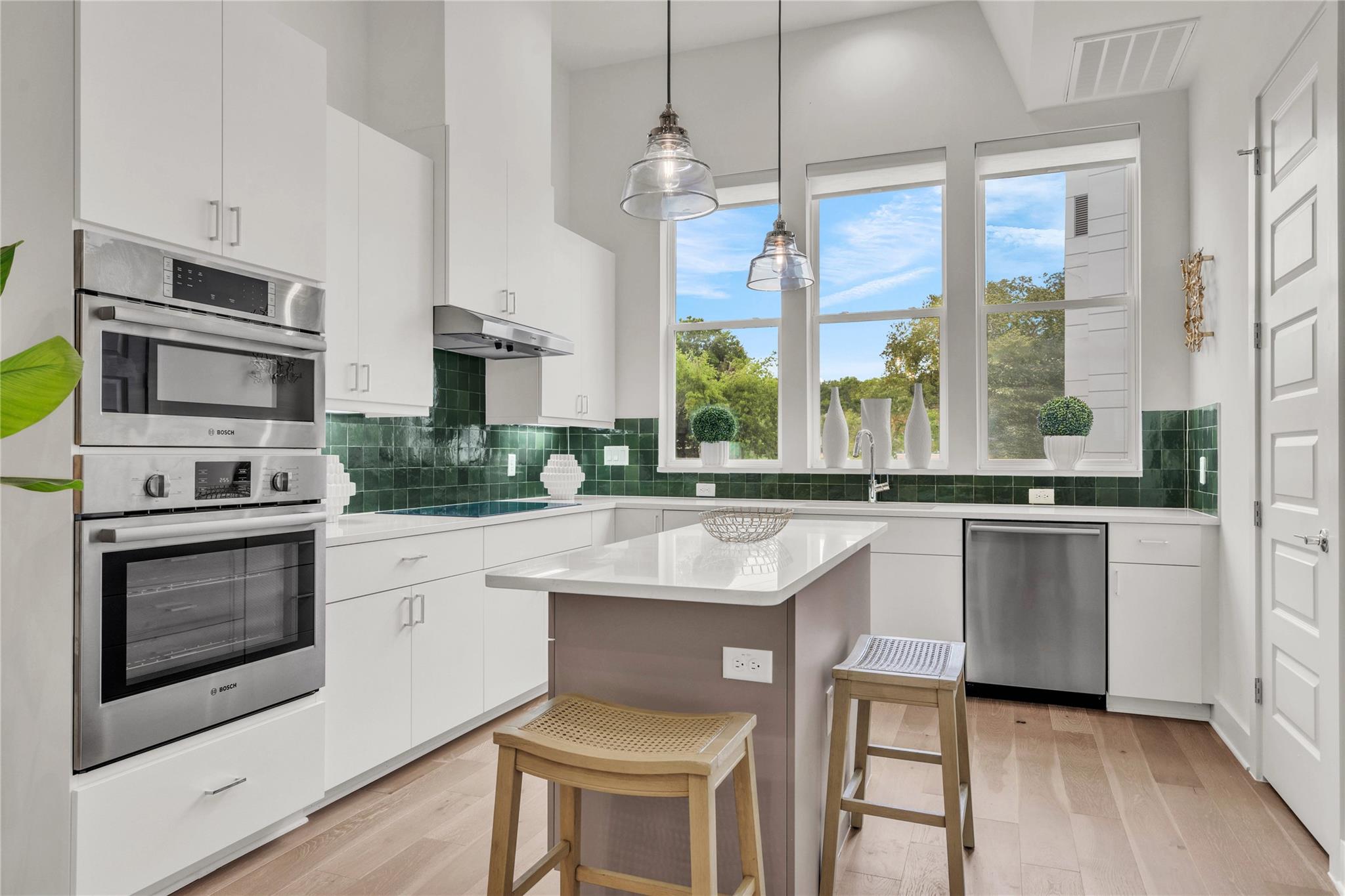 2505 Bluebonnet Ave 5