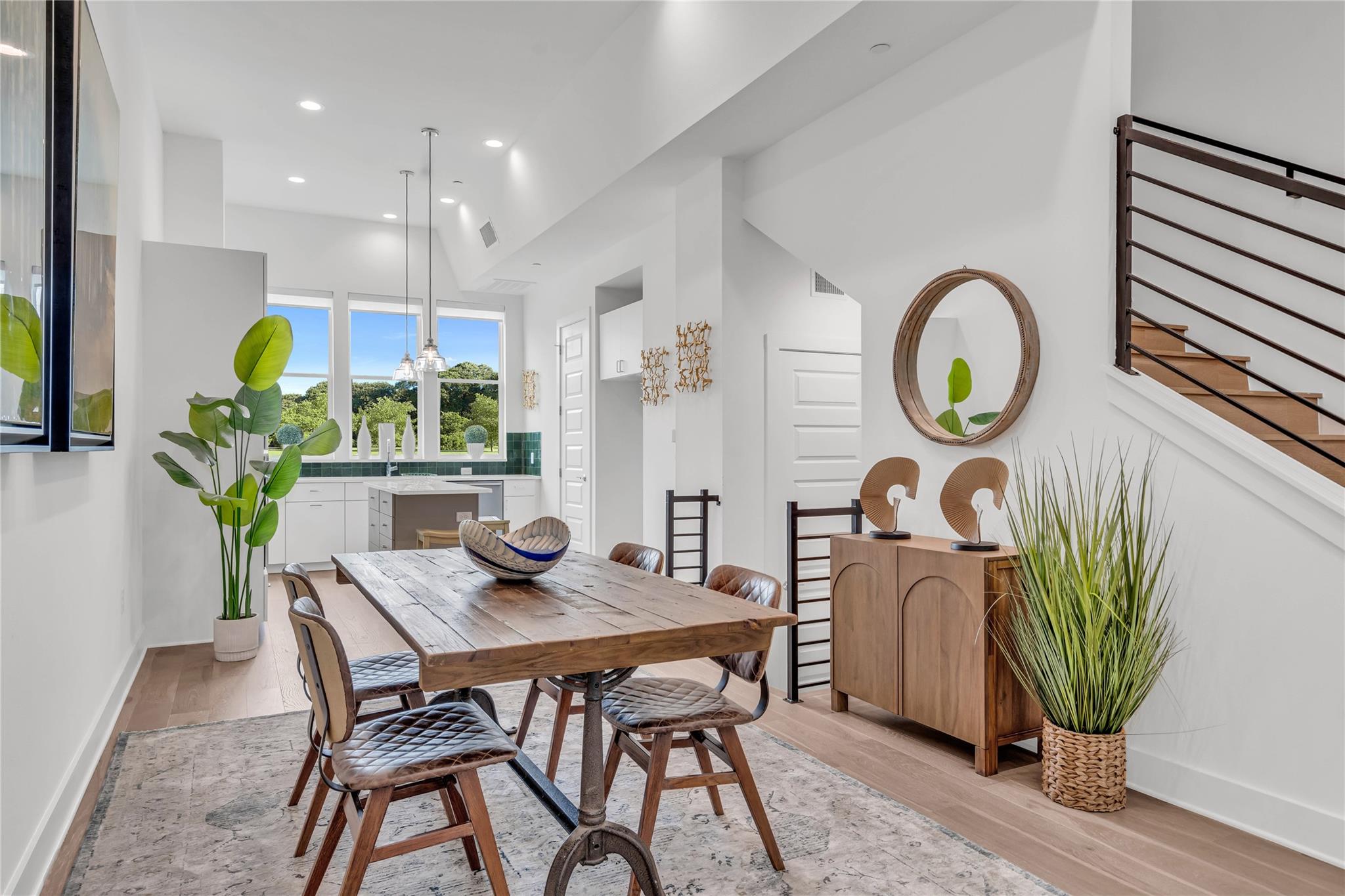 2505 Bluebonnet Ave 5