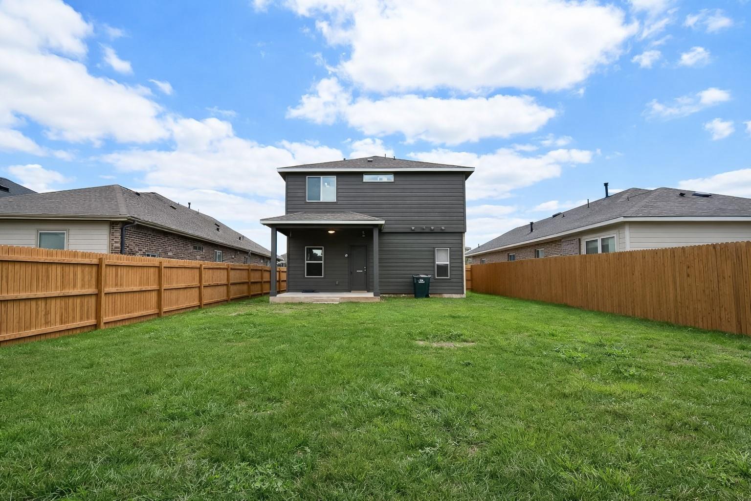 940 Paddock LN