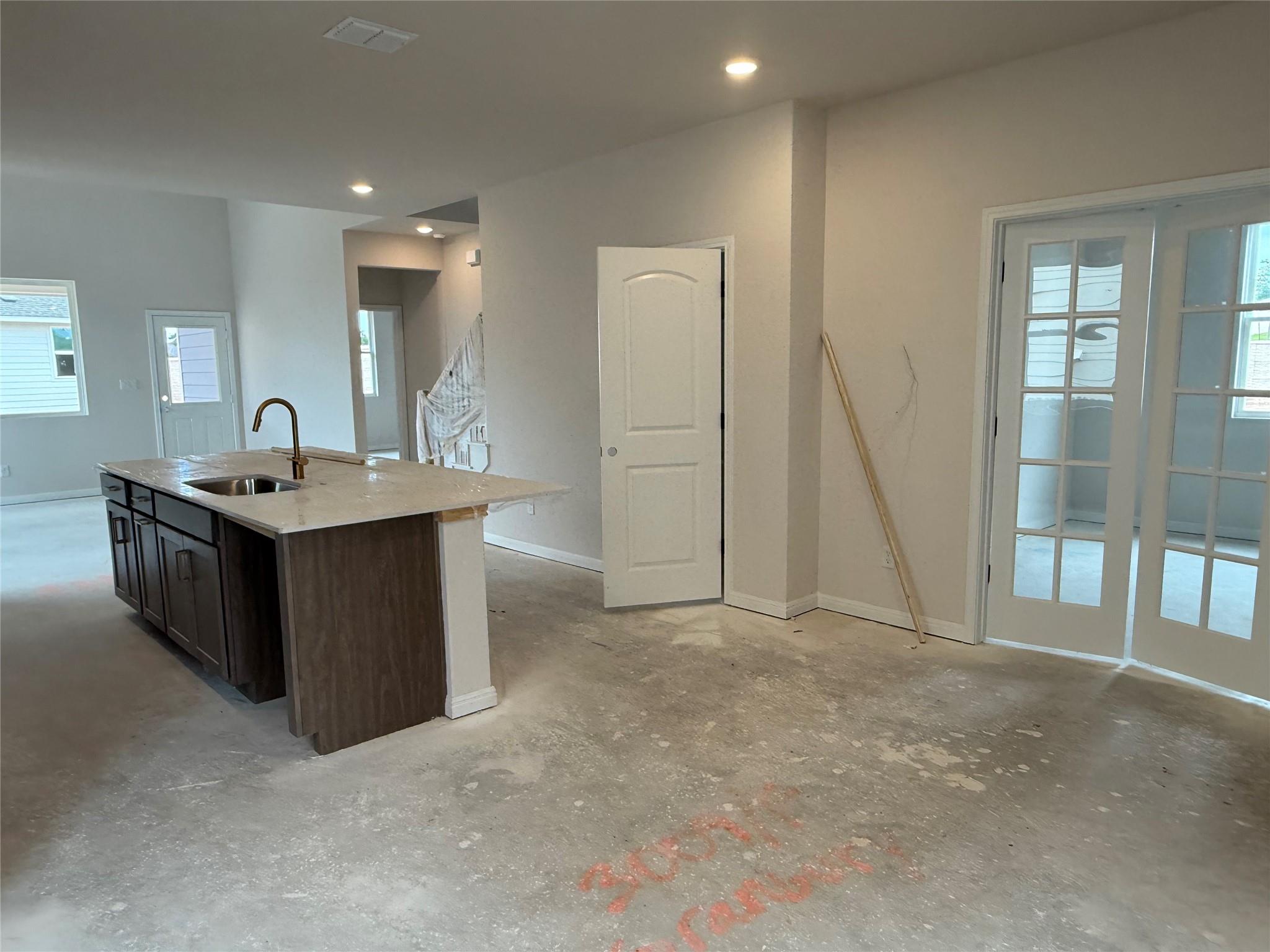221 Kings Canyon DR