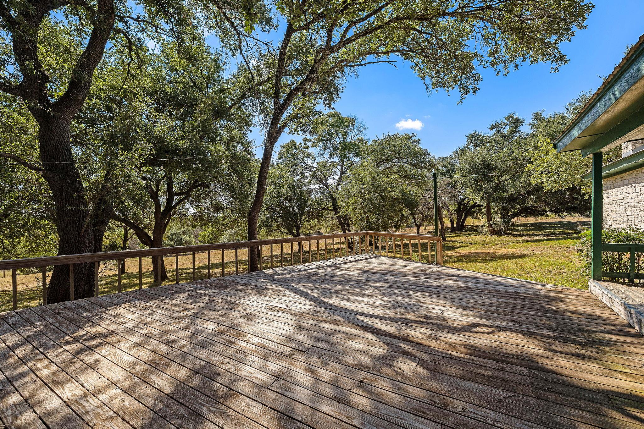 305 Hidden Oaks LN