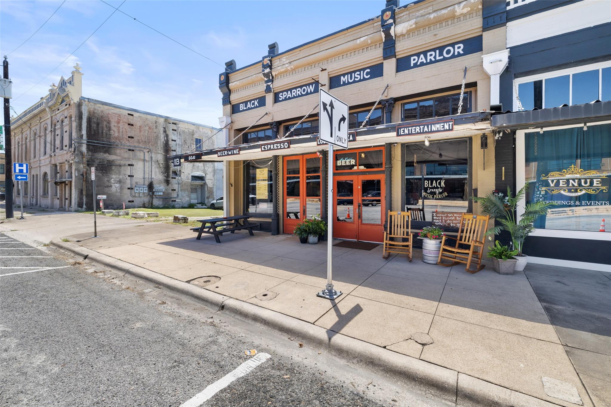 113 W 2nd ST