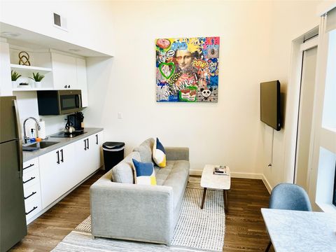 49 Navasota ST 201 Austin TX 78702