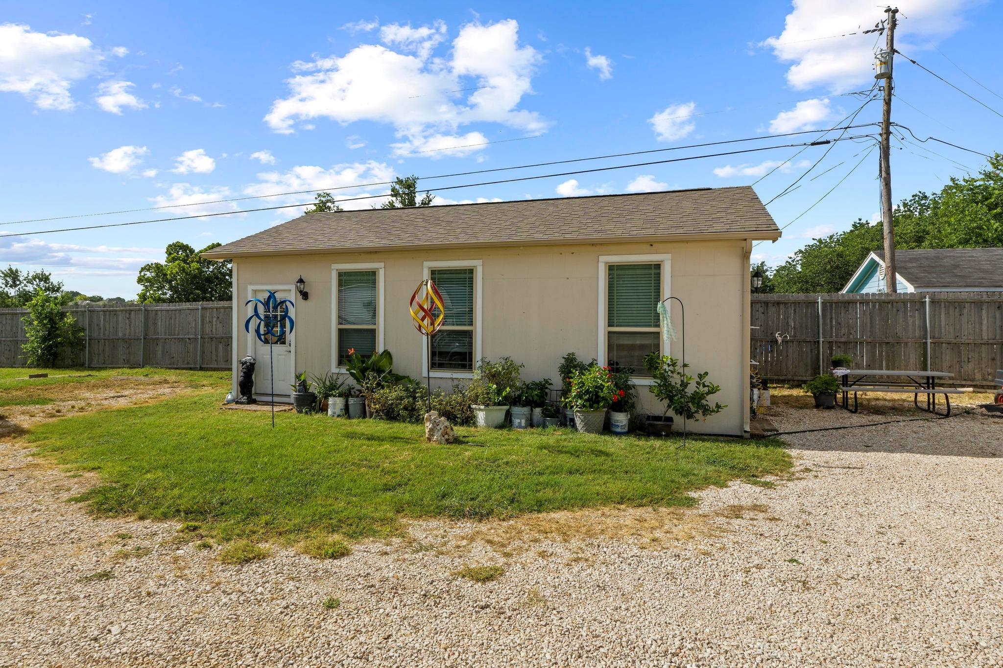 200 TATE LN