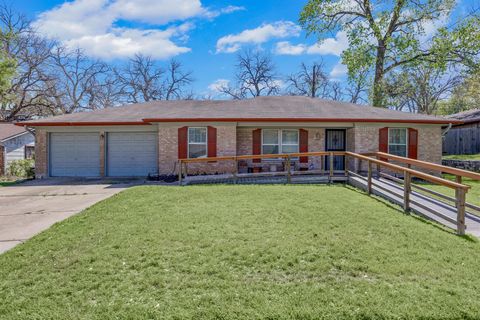 Photo of 3205 Laguna DR, Austin, TX 78741 (MLS # 3132109)