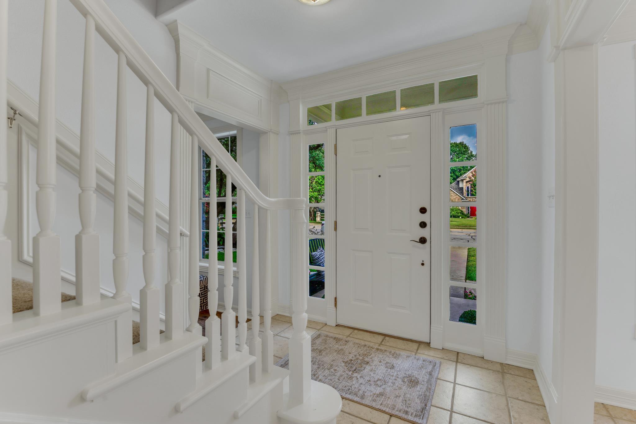 701 Oaklands DR
