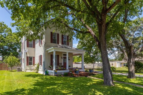 515 Wolf ST Schulenburg TX 78956