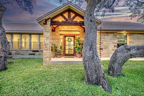 1002 Merry LN Kingsland TX 78639