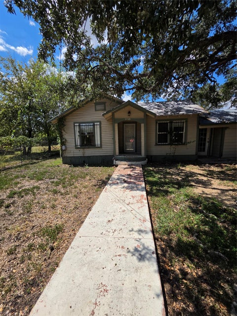Photo of 1109 Pecos ST, Lockhart, TX 78644 (MLS # 2612675)