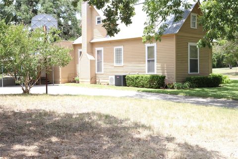 A home in Smithville