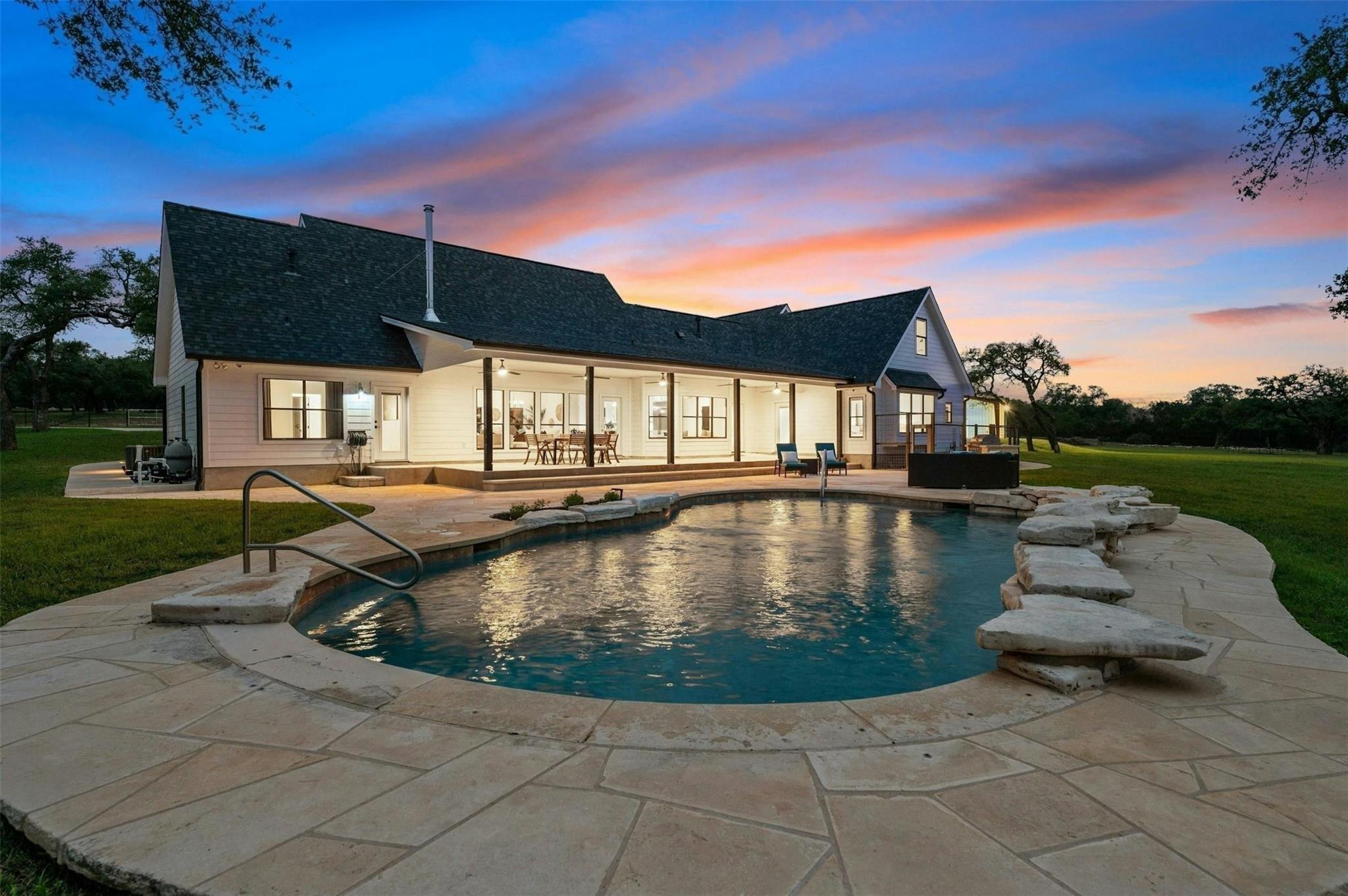 333 Stallion LN