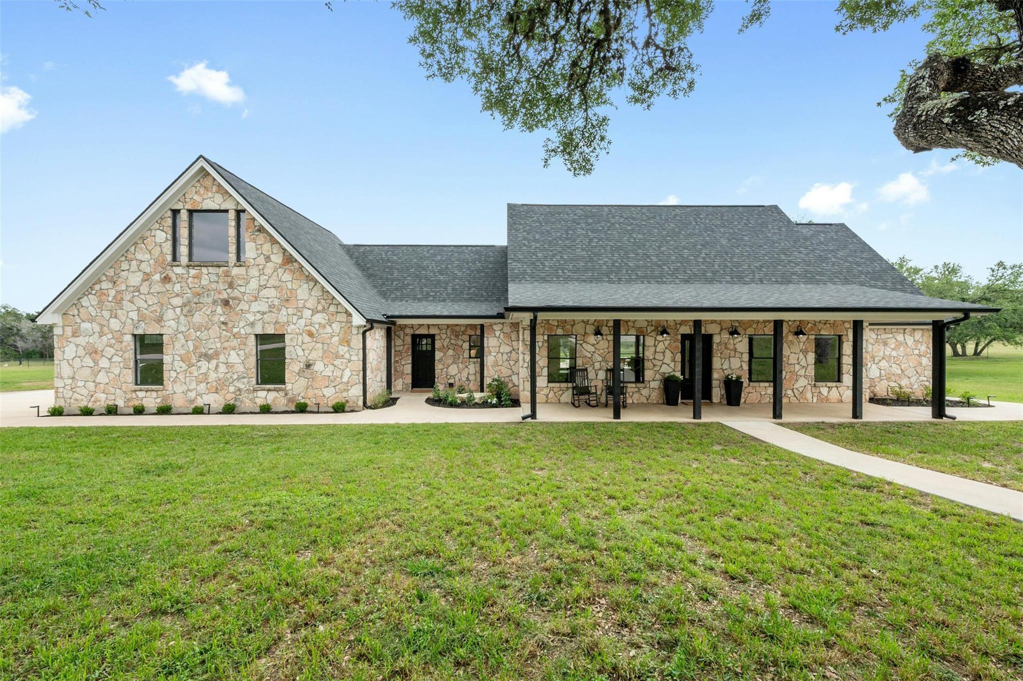 333 Stallion LN