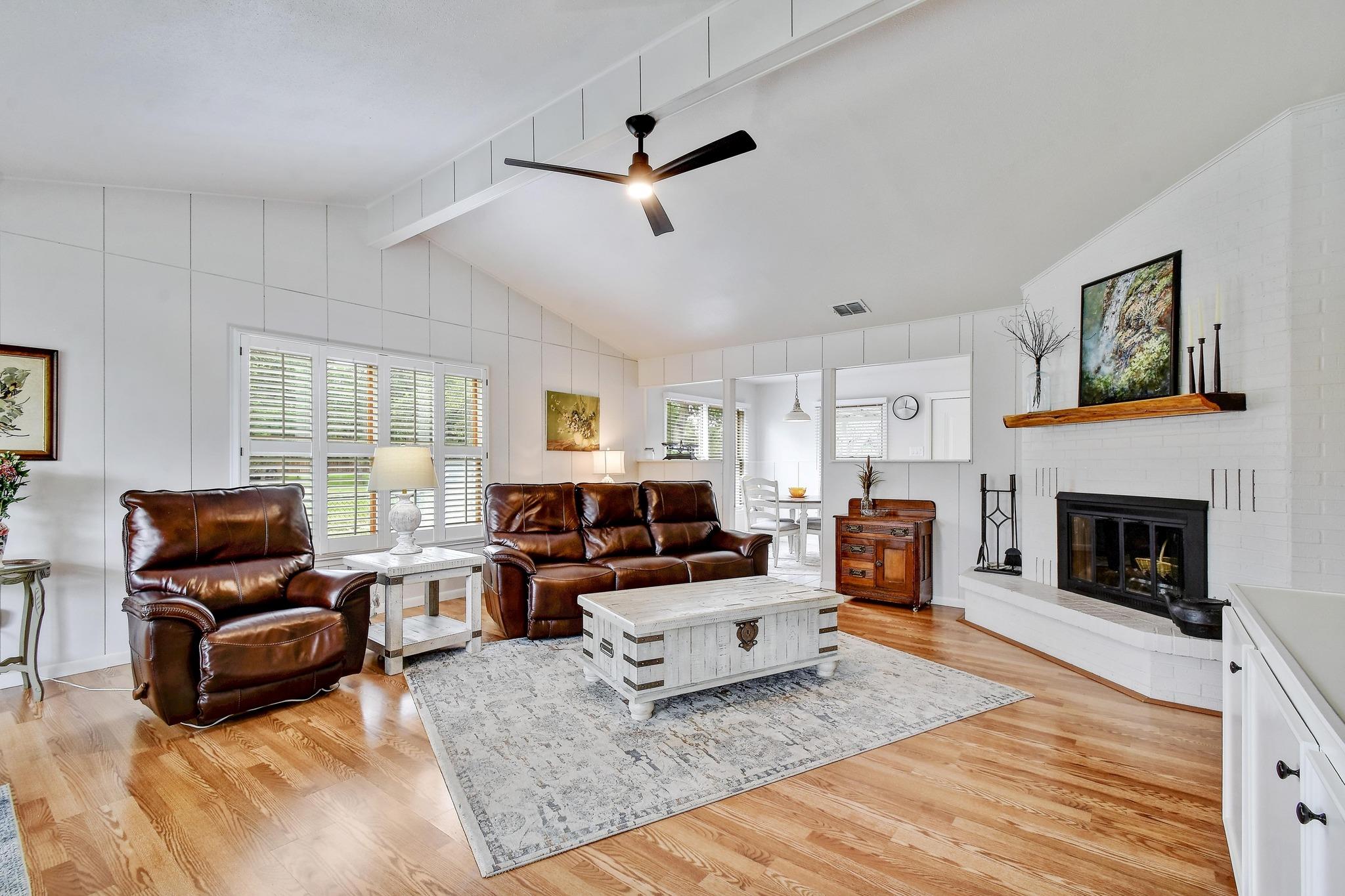461 Rosewood DR