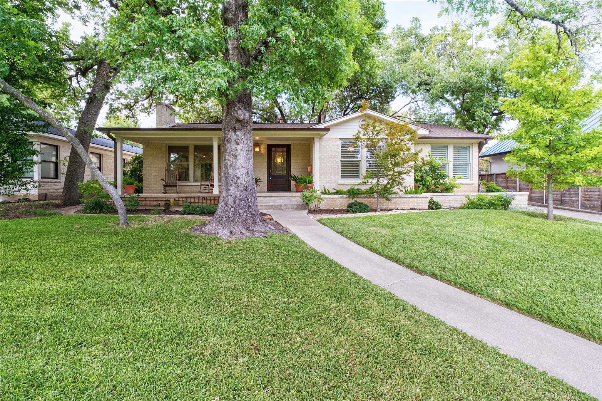 2302 Greenlee DR