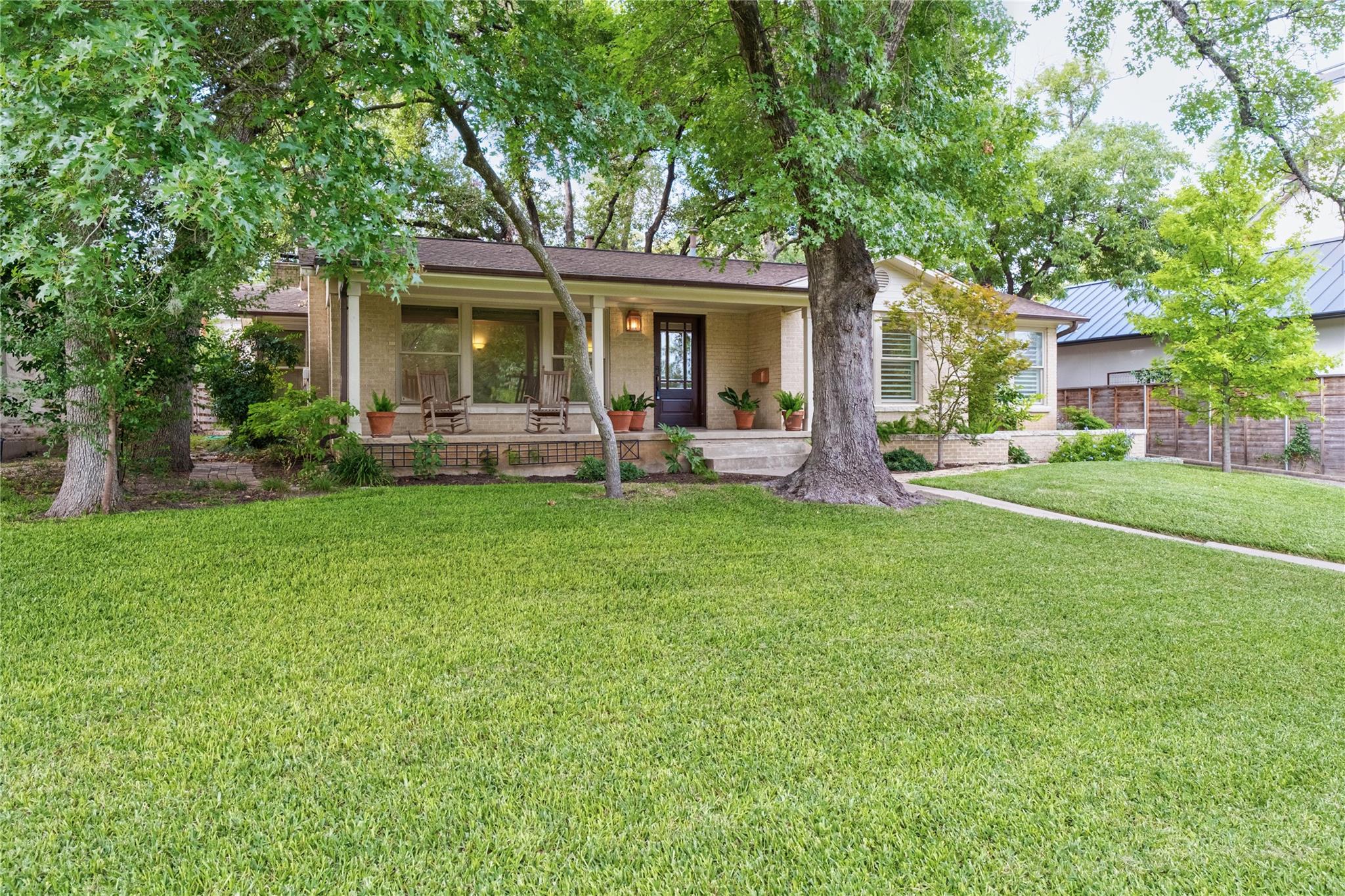 2302 Greenlee DR