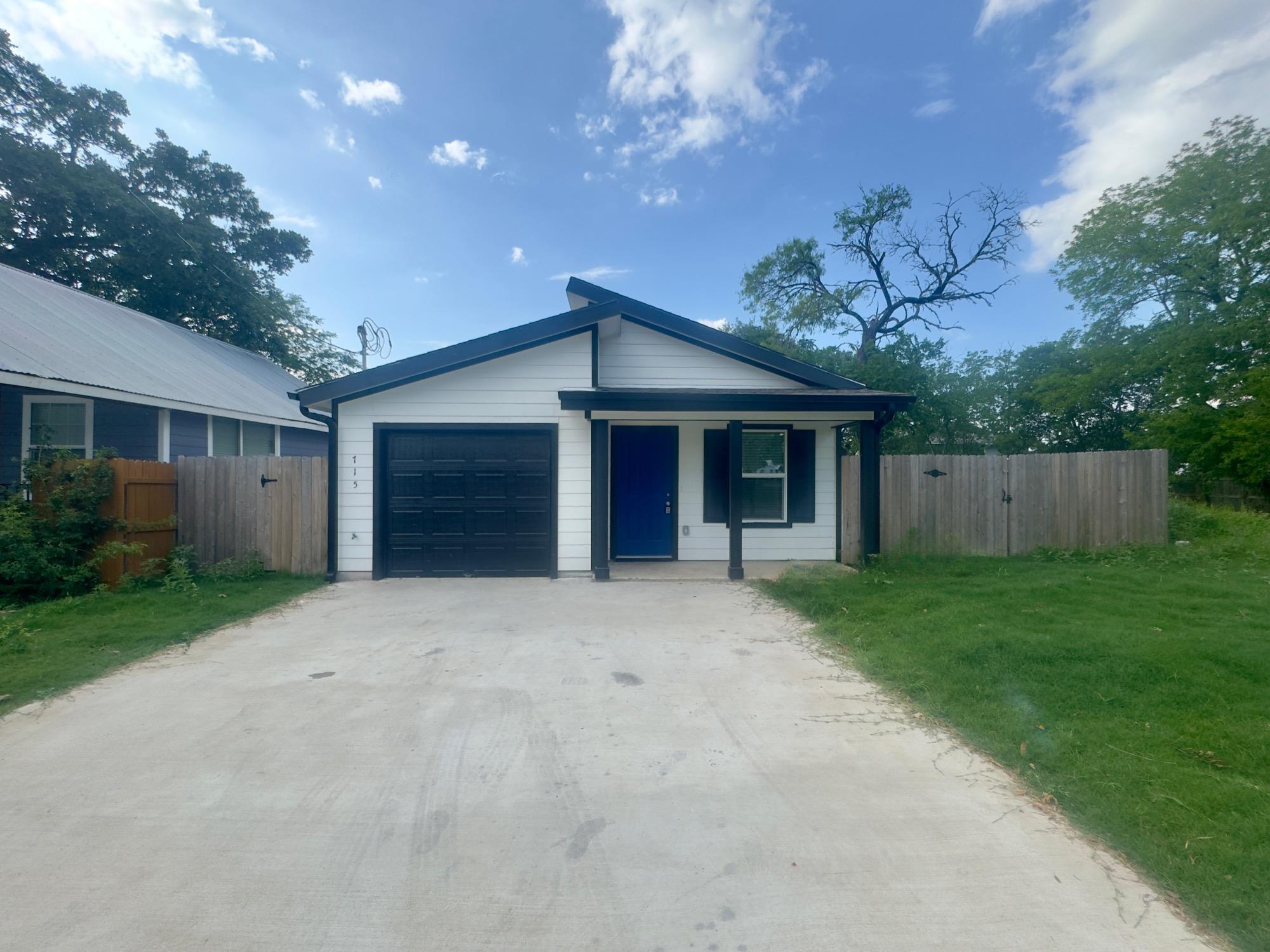 715 E Live Oak ST