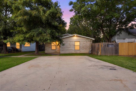 Photo of 829 Ken ST, Austin, TX 78758 (MLS # 8550341)