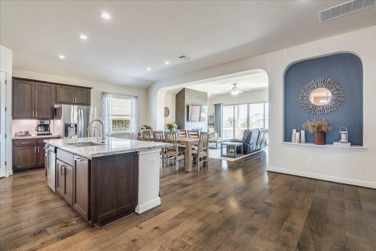 1905 N Muhly Bush BND